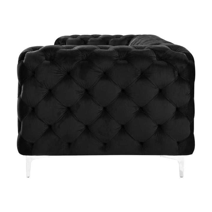 Bella sofa i sort tuftet velur med blanke ben, sett fra siden mot hvit bakgrunn.
