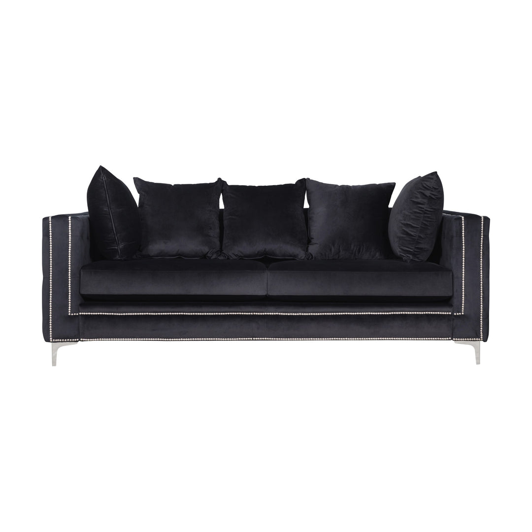 Dallas sofa i sort velur med knapptufting og sølvnagler