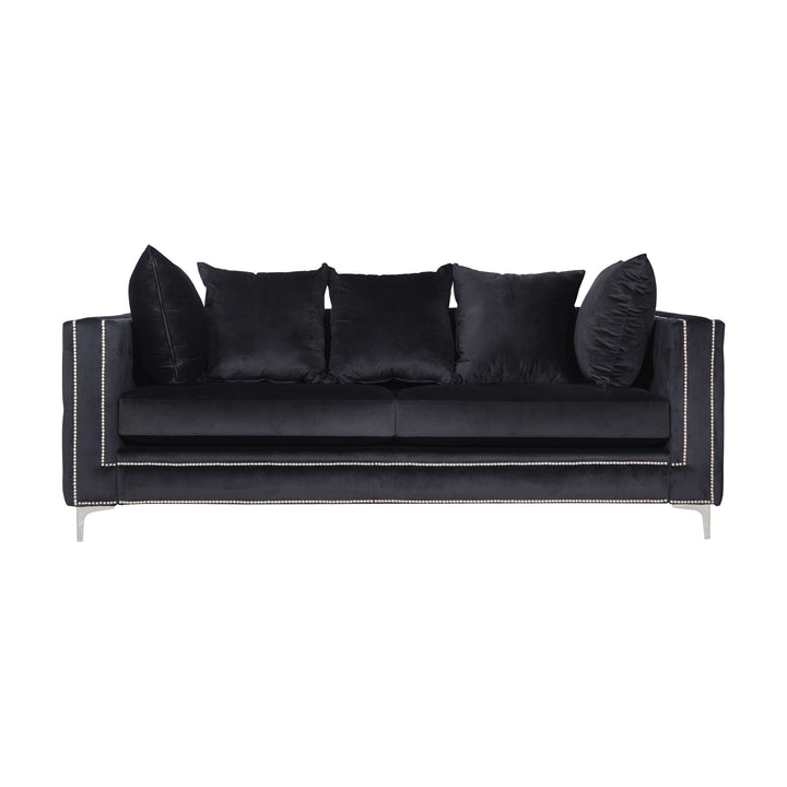 Dallas sofa i sort velur med knapptufting og sølvnagler