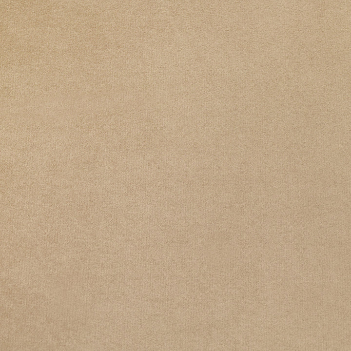 Simon sofa i beige velur, nærbilde av det myke møbelstoffet.