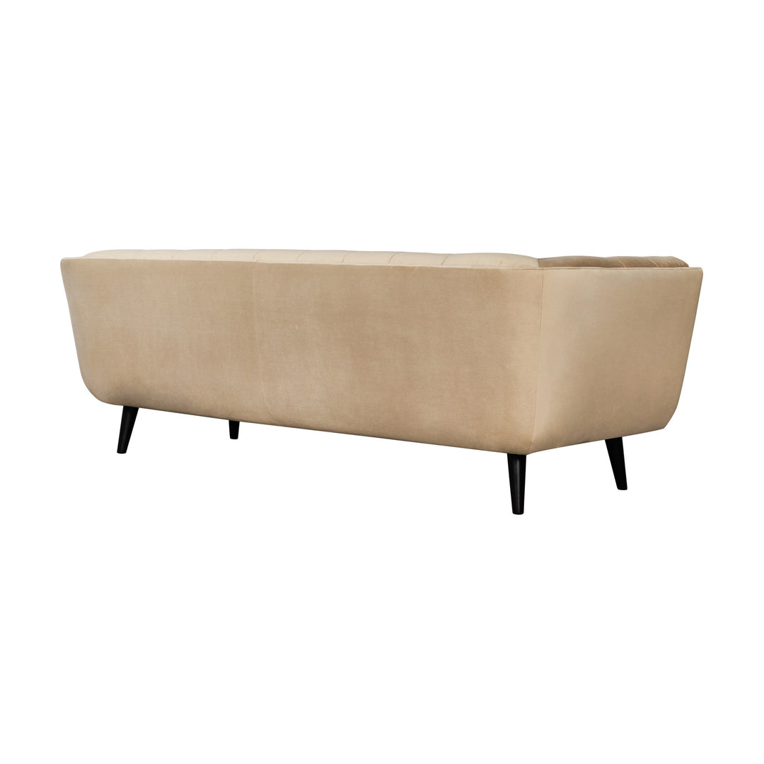 Simon sofa i beige velur, 3-seter sett bakfra med rundet rygg og svarte ben.