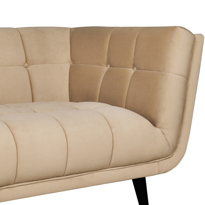 Simon sofa i beige velur, nærbilde av rutetuftet rygg.