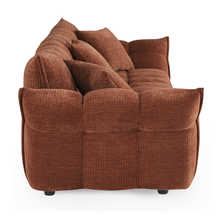 Marigold sofa i terrakotta kordfløyel, sidevisning av pløset rygg med høye armlener