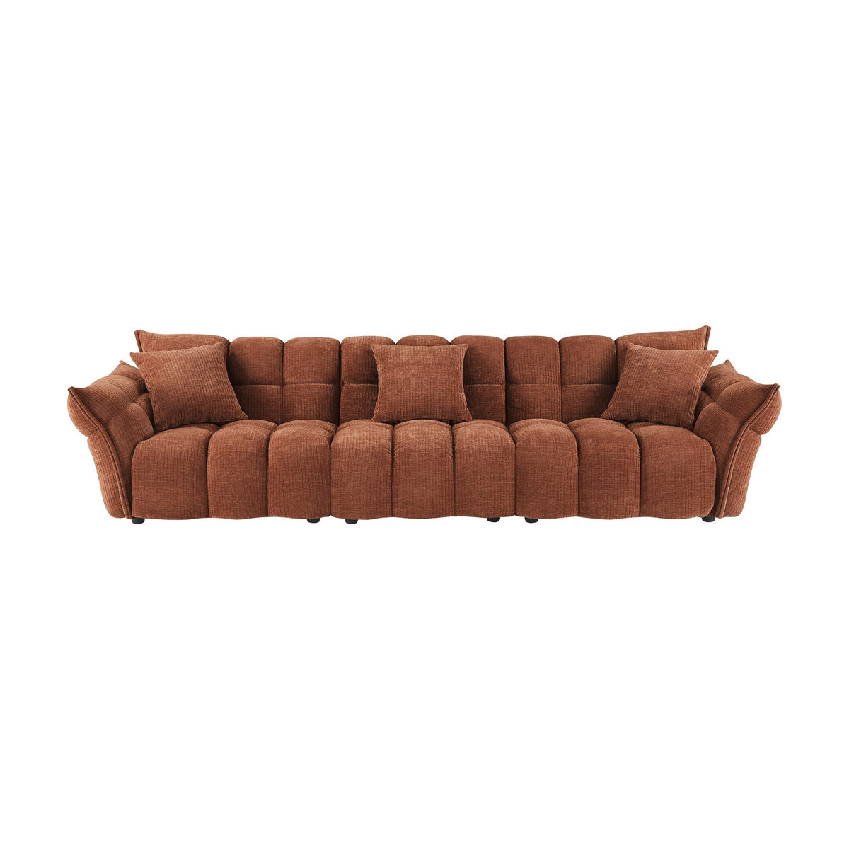 Marigold sofa i rust med puffet, ribbet chenillestoff og mørke ben