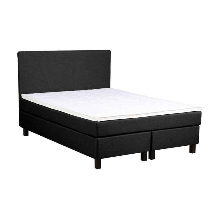Juni sengegavl i mørk grå på kontinentalseng i samme stoff med hvit overmadrass