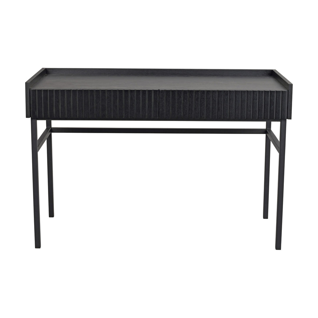 Rowico Halifax skrivebord i sort med riflede skuffefronter og sorte metallben, hvit bakgrunn