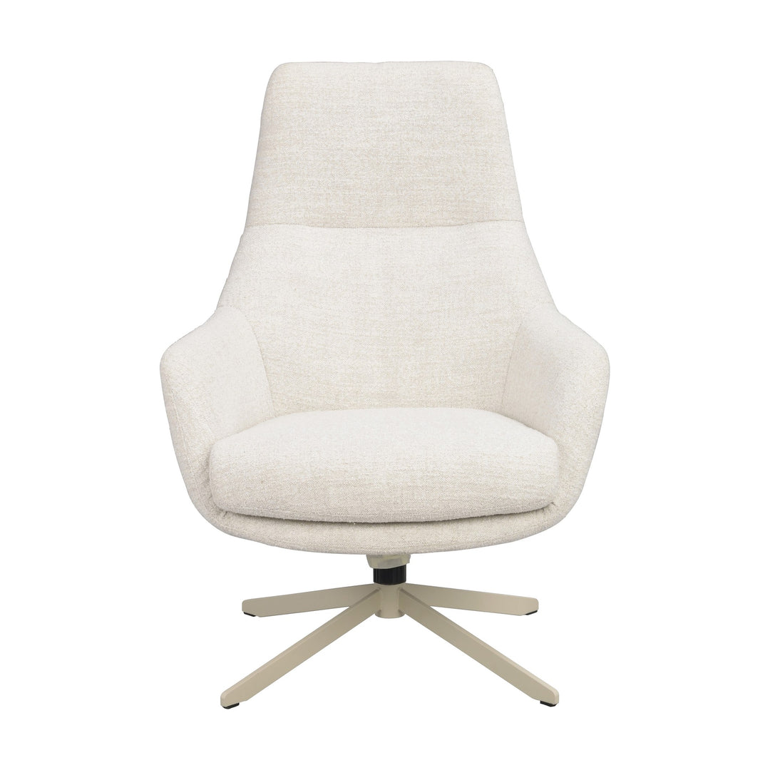 Rowico Conroe loungestol i kremhvitt stoff med dreibar beige stjernefot, sett rett forfra
