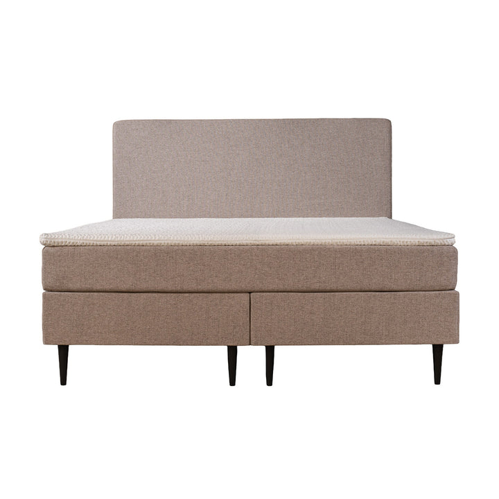 Asleep Nova kontinentalseng i beige med hvit madrass og sorte ben, sett forfra