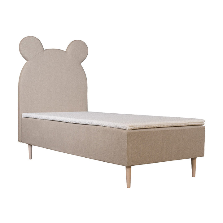 Asleep Teddy rammemadrass i beige med bjørneøre-gavl og hvit overmadrass, sett på skrå