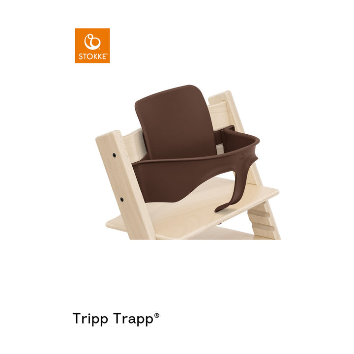 Stokke Tripp Trapp® baby set i varm brun, nærbilde på naturtre stol