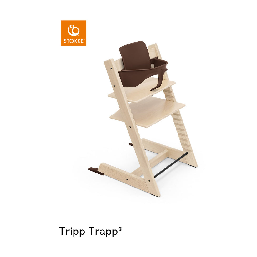 Stokke Tripp Trapp® baby set i varm brun montert på naturtre stol
