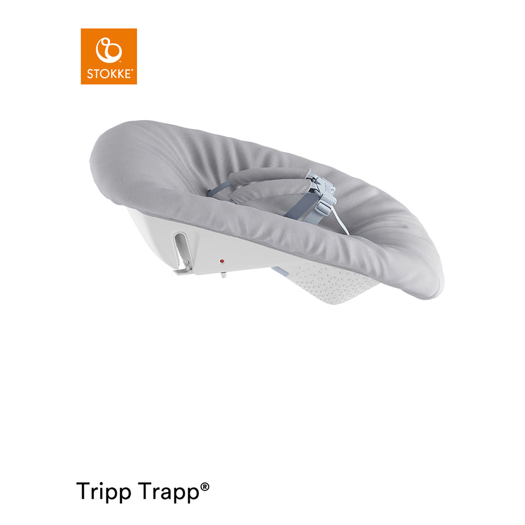 Stokke Tripp Trapp Newborn Set i grått, nyfødtstol med grått trekk og hvit skålrygg