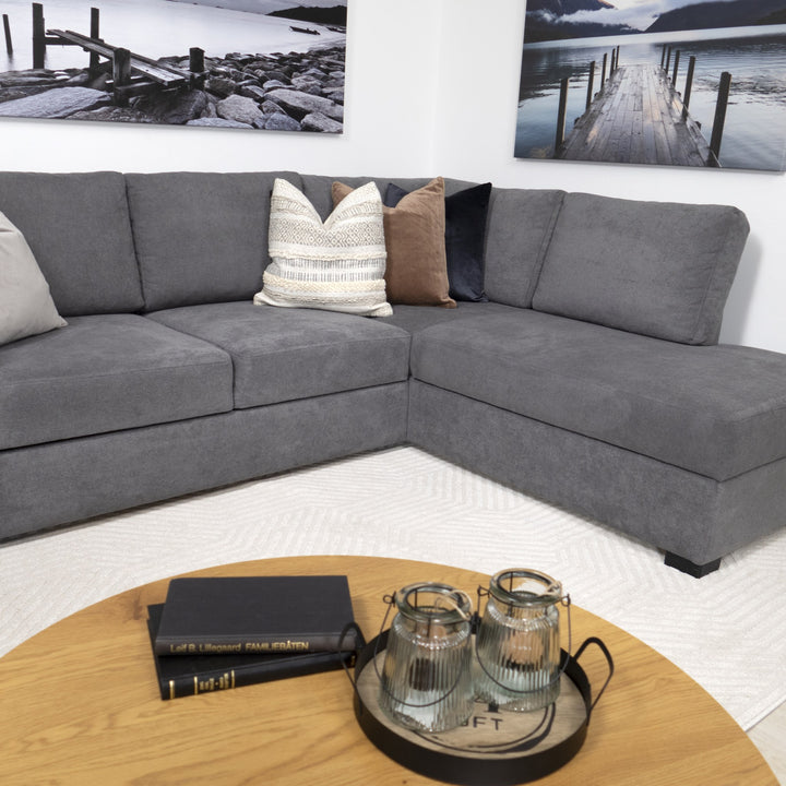 Fakta Sovesofa Hjørnesofa, boss 119, grey, høyrevendt – miljøbilde