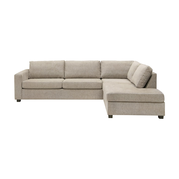 Oslo hjørnesofa i beige med sjeselong til høyre, sett forfra