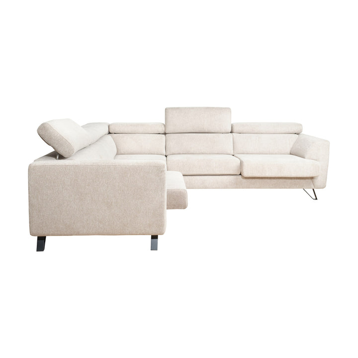 Billund hjørnesofa i beige stoff med justerbare nakkestøtter, sett skrått forfra