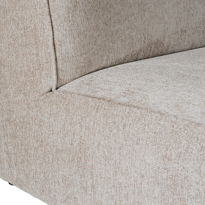 Como modulsofa i gråbeige chenille, detalj av sete og myk tekstur