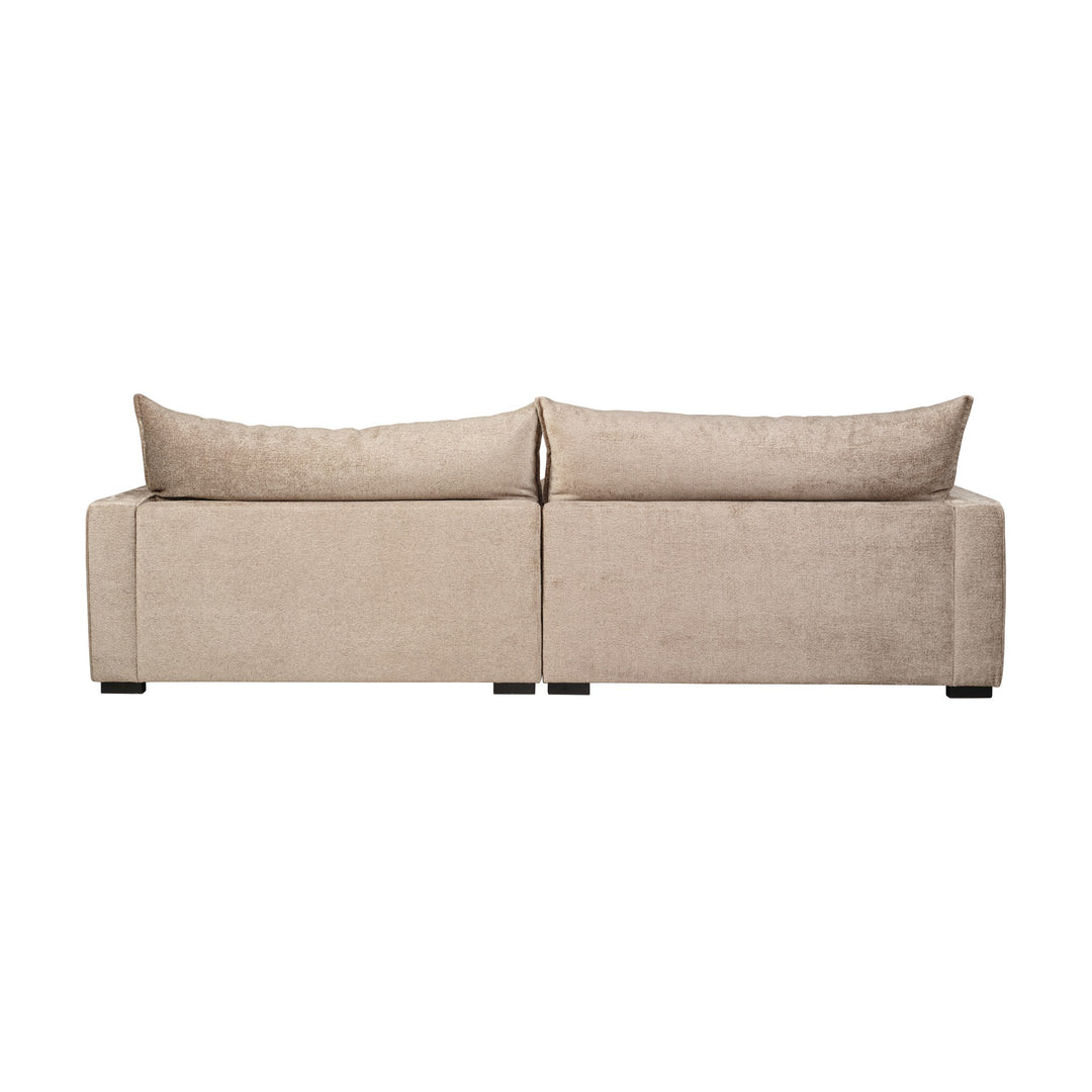 Rossi sofa i lys beige chenille, sett bakfra mot hvit bakgrunn