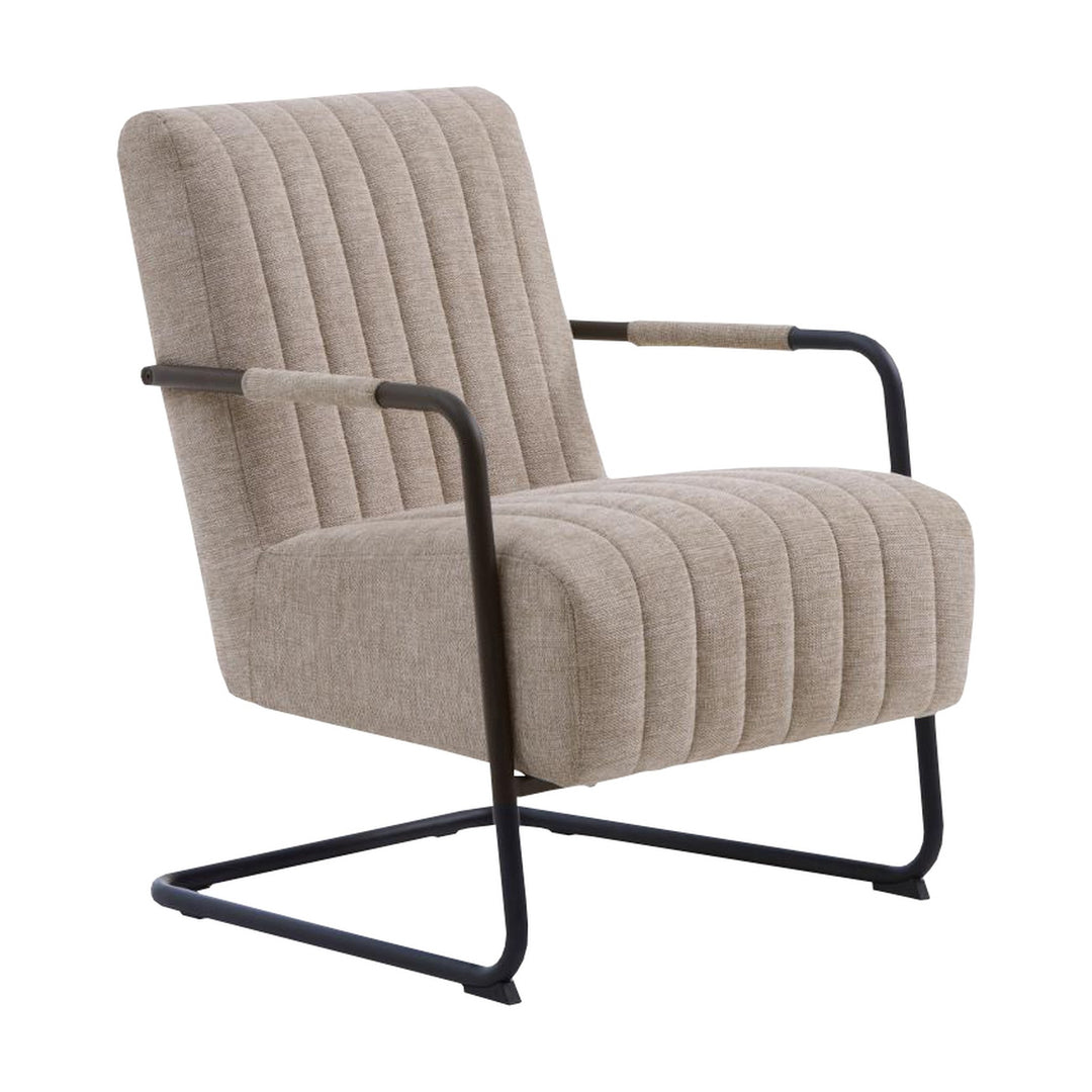 Trout loungestol i sandfarget chenille med svart metallramme