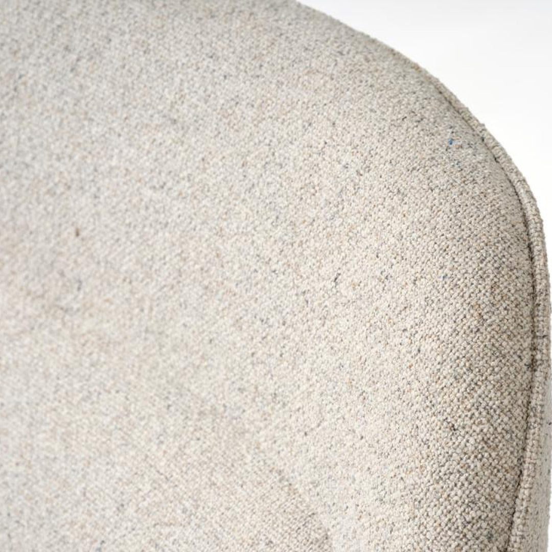 Lynn loungestol, nærbilde av kremhvit bouclé-tekstil på ryggen