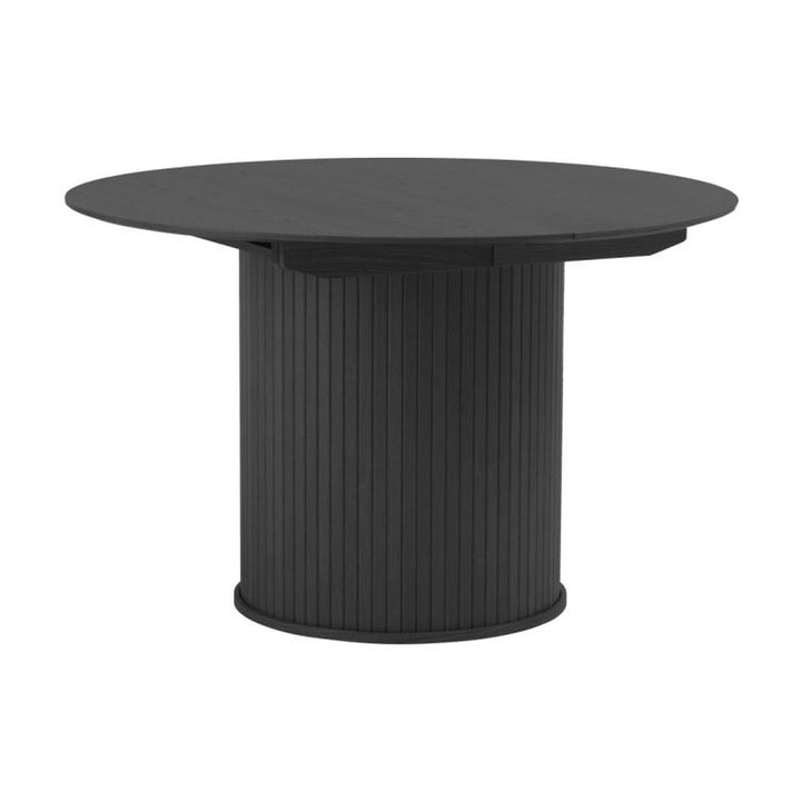 Fiola spisebord i sort eik, rund plate med riflet søylefot på hvit bakgrunn