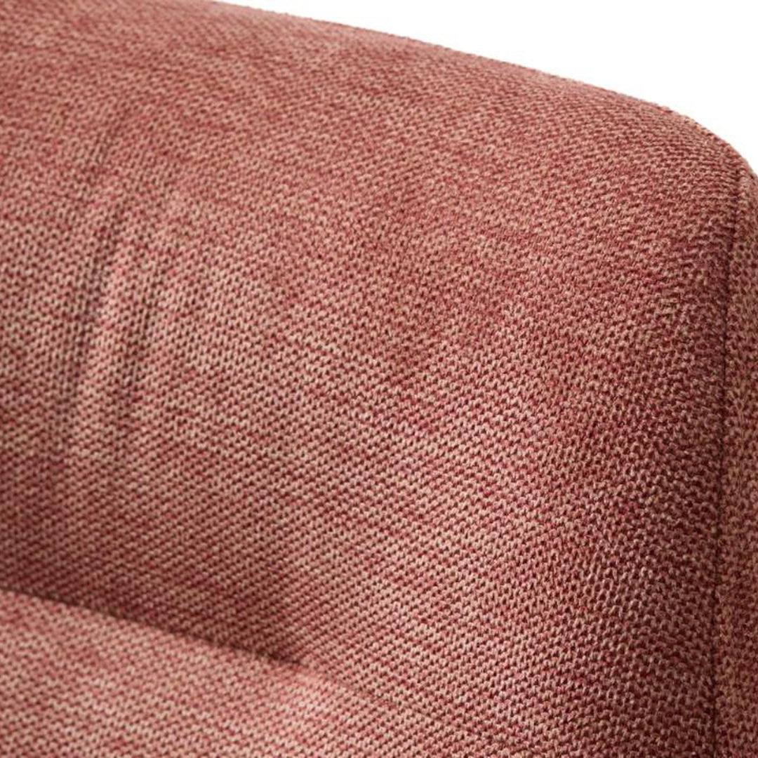 Nærbilde av rygg på Roxana spisestol i støvet rosa vevd stoff med synlig tekstur