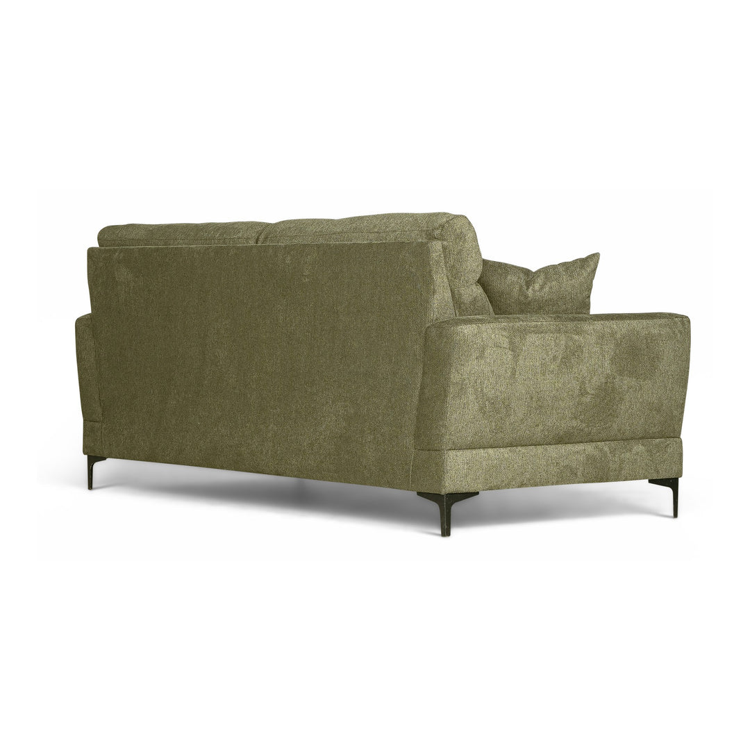 Bellus Robin sofa i olivengrønt stoff, sett på skrå bakfra med sorte ben