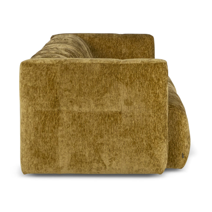 Bellus Soffy sofa i okergul chenille, sett fra siden