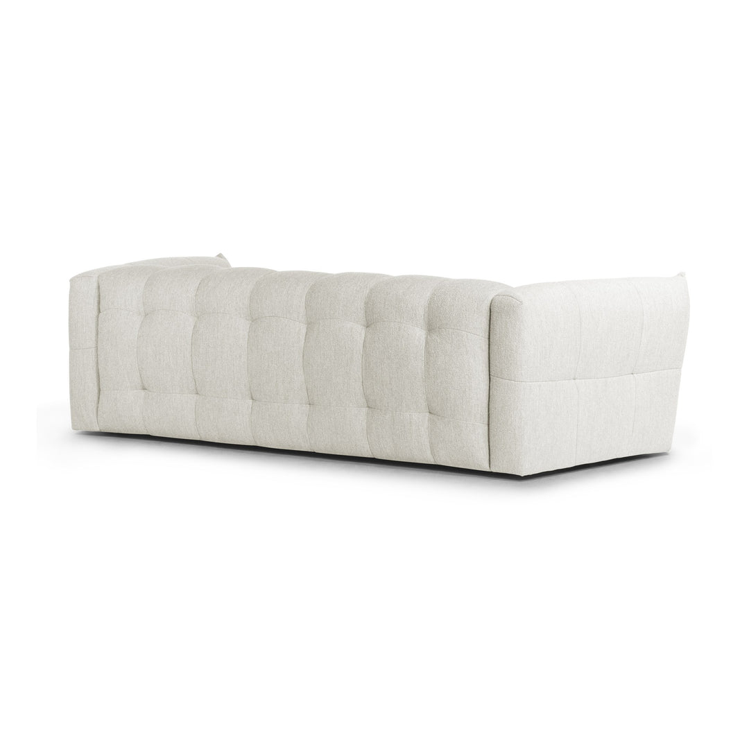 Bellus Moby 3-seter sofa i hvit bouclé, sett bakfra med rutet polstring