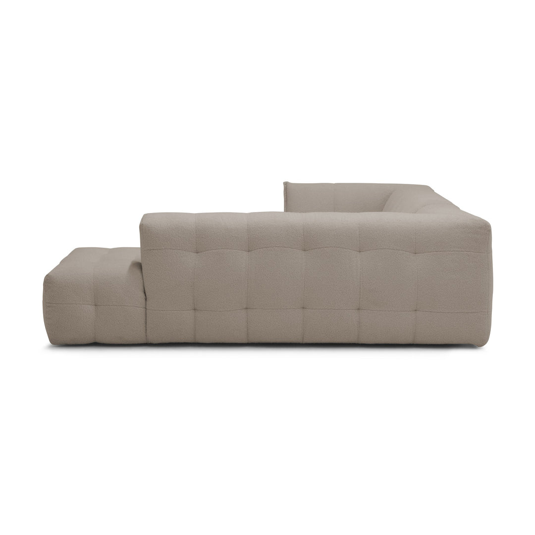 Bellus Moby sofa i greige bouclé med åpen ende, sett fra siden
