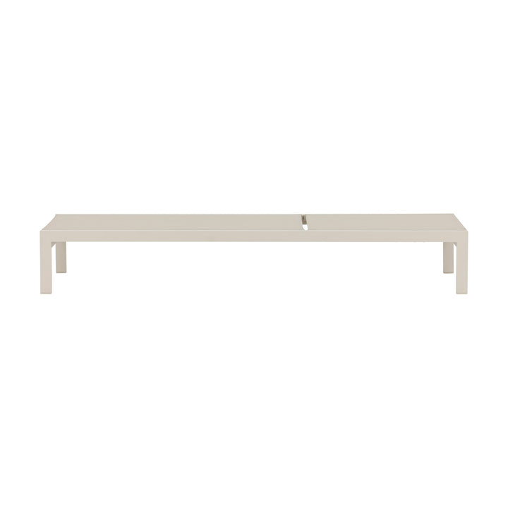 Venture Design Copacabana solseng i sandfarget aluminium, flatt nedfelt rygg, sett forfra