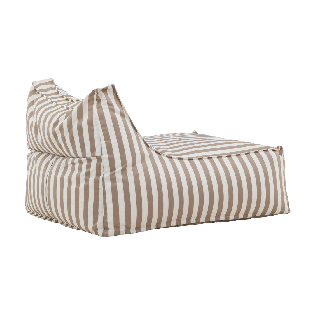 Venture Design Redang loungestol i beige- og hvitstripet utestoff, sett skrått