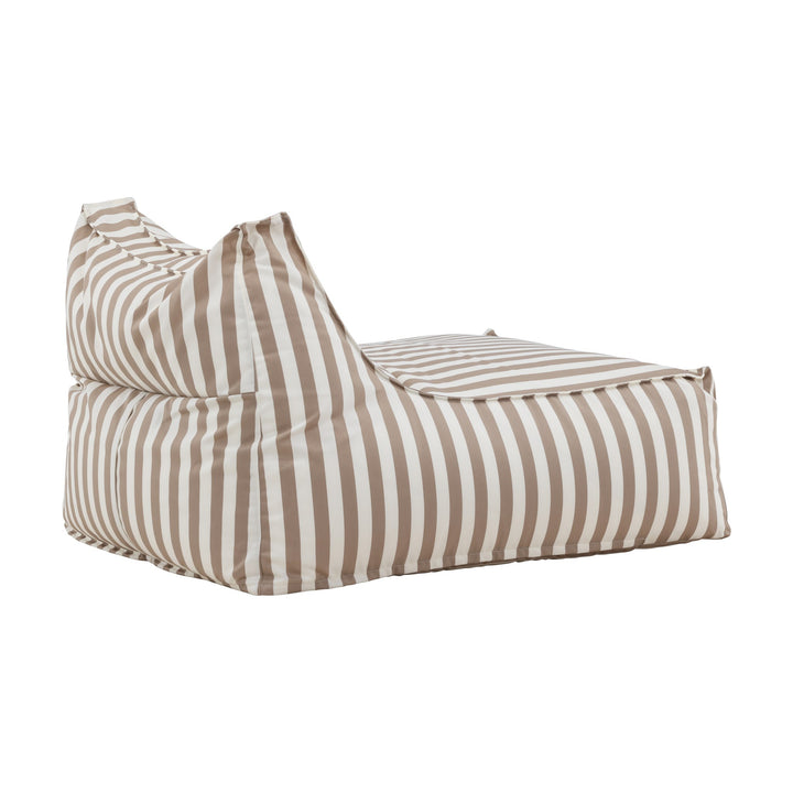 Venture Design Redang loungestol i beige- og hvitstripet utestoff, sett skrått
