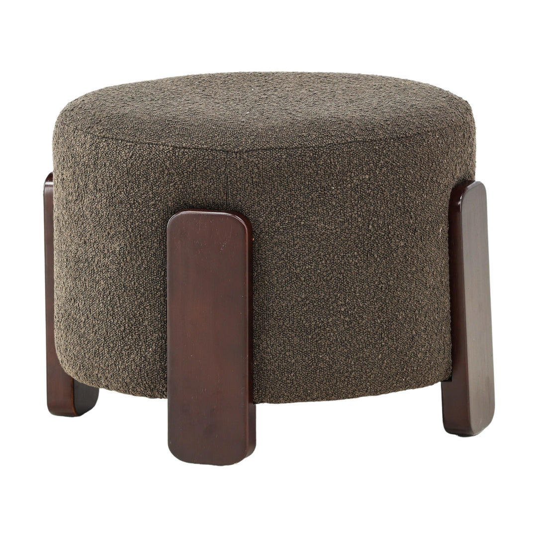 Coffey puff i gråbrun bouclé med to synlige treben i mørk finish, sett forfra.