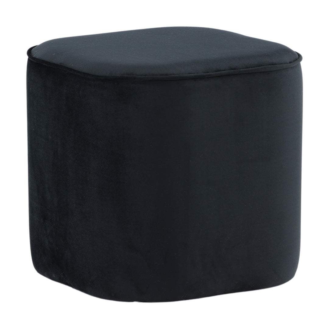 Piff puff i sort velur, sett forfra mot hvit bakgrunn.