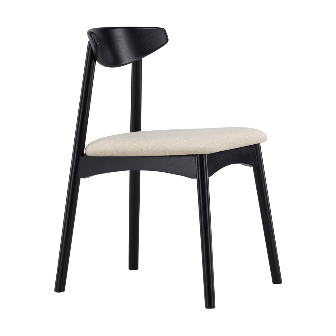 Ven spisestol i sort eik med beige stoffsete, sett fra siden mot hvit bakgrunn.