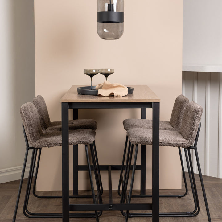 Camden barbord med lys treplate og sort understell, brune teddy barstoler