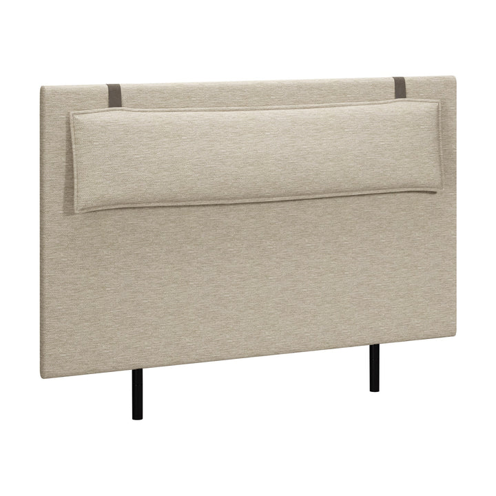 Wonderland W300 sengegavl i lys beige med løs nakkepute på stropper og svarte metallben