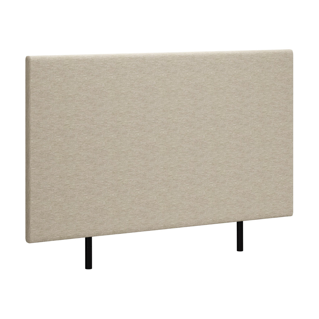 Wonderland W300 sengegavl i beige med løs nakkepute og svarte metallben