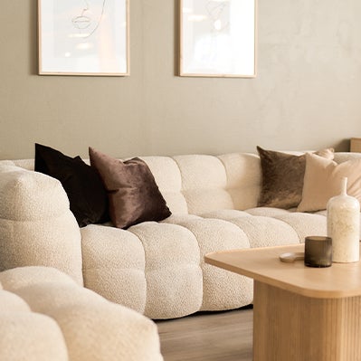 Stor utstilling med sofaer